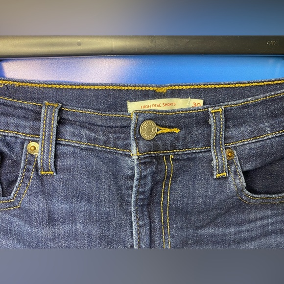 Levi’s Shorts - Picture 2 of 4